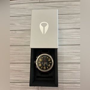 Excellent Condition Nixon 51-30 Chrono Watch. Brown Leather Band.